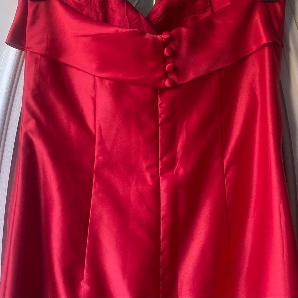 Red Dress - Picture 4 of 4